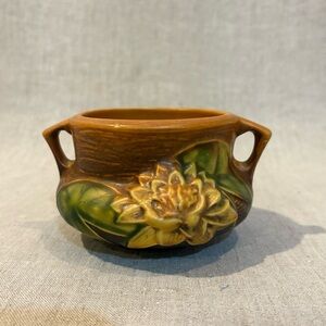 Vintage ROSEVILLE Pottery Small Water Lily vase